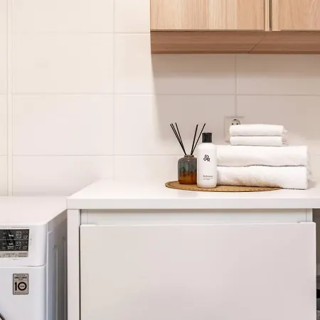 New Spacious 1br With Free Parking On The Street アパート