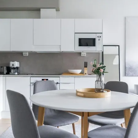 New Spacious 1br With Free Parking On The Street アパート