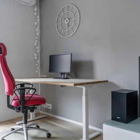 New Spacious 1br With Free Parking On The Street Haikka